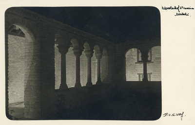 99288 Gezicht op het restant van de oostelijke arm van de kruisgang van de voormalige Mariakerk aan de Mariaplaats te ...